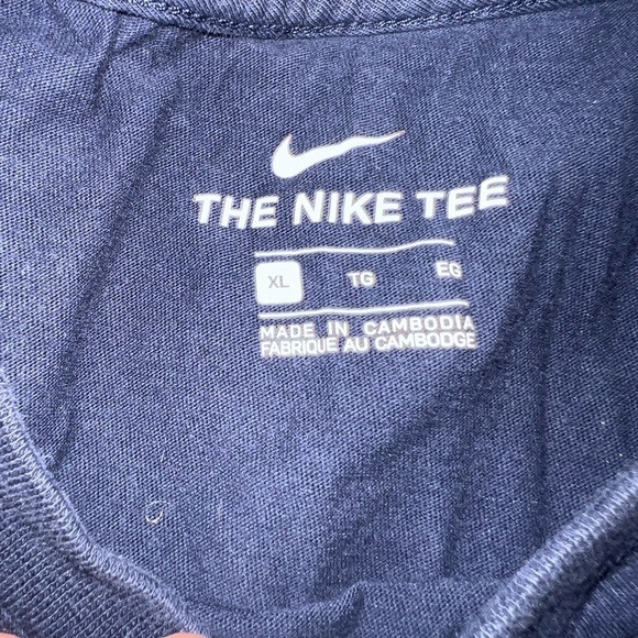 NIKE T-SHIRT SIZE XL! Fuzzy Nike Sign ! - Picture 2 of 3